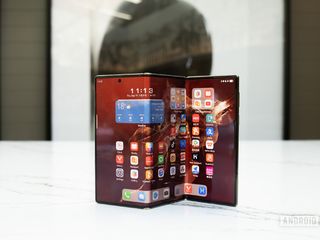 thumbnail - HUAWEI Mate XT & Samsung Galaxy G Fold